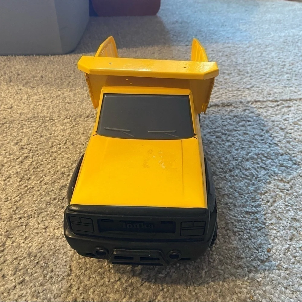 Vintage Tonka Pressed Metal Dump Truck Toy Yellow